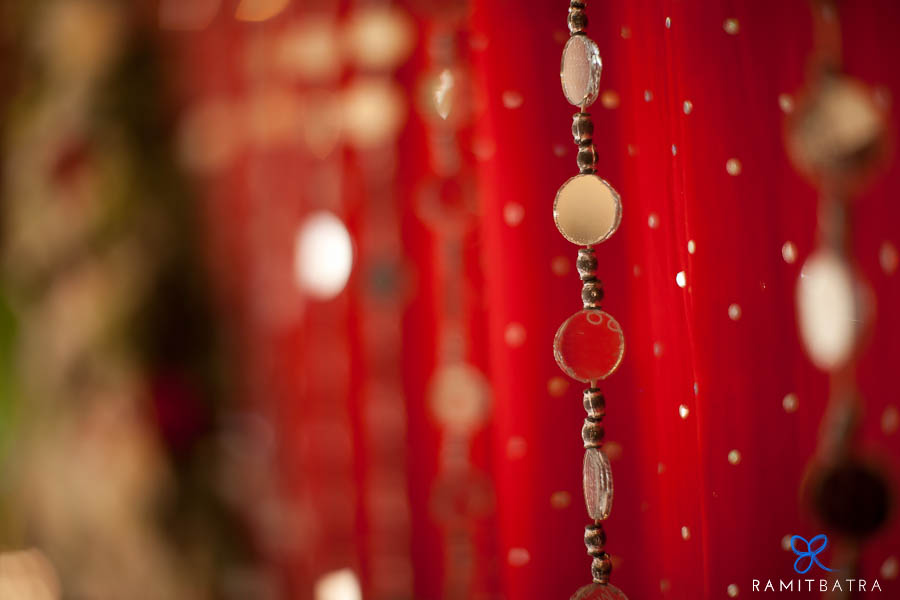 The wedding was conducted ceremoniously by a Bengali Thakur Mashai priest 